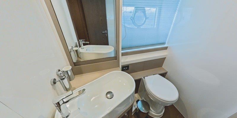 2017 FERRETTI YACHTS 550 